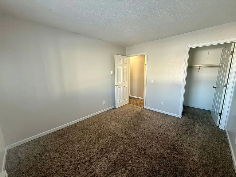 401-405 N Glendale Ave — Photo 11