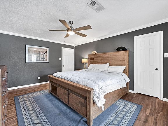 5th image of 4902 Green Willow Ln