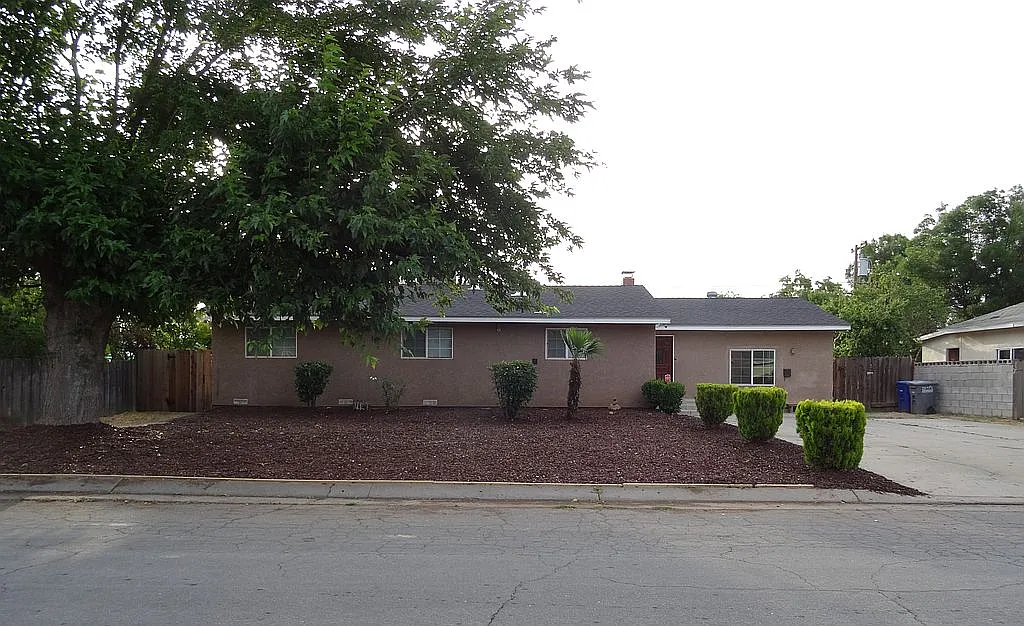 3082 Queens Cir photo 1
