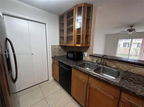 875 Riverside Dr APT 713, Pompano Beach, FL 33071