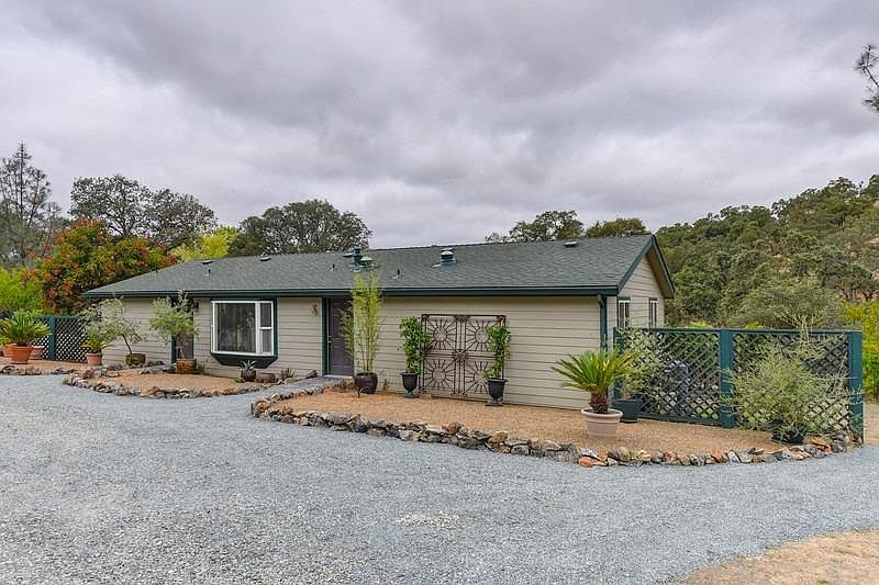 2nd image of 10700 Beaver Loop