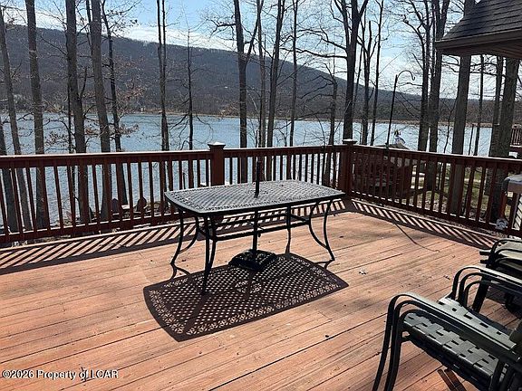 5th image of 310 W Lake Valley Dr