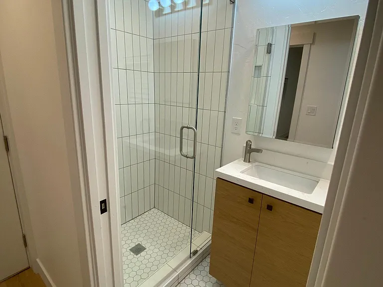 366 E Logan Ave — Photo 15