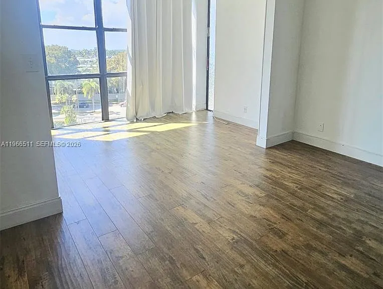 1000 Parkview Dr #605 — Photo 10