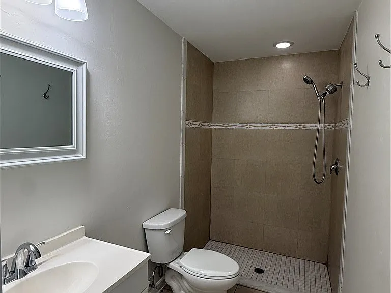 1248 SE 8th St — Photo 3
