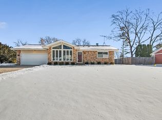 507 Northgate Rd, Lindenhurst, IL 60046