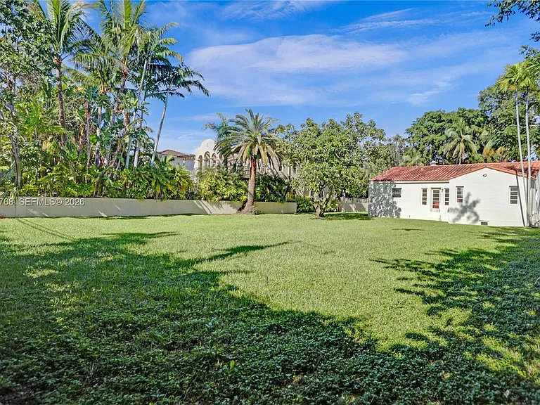 2214 Segovia Cir — Photo 32