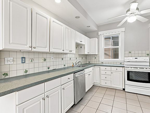 4th image of 147 Murdock St #1