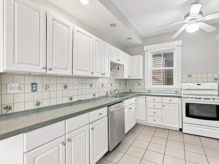 147 Murdock St #1 — Photo 4