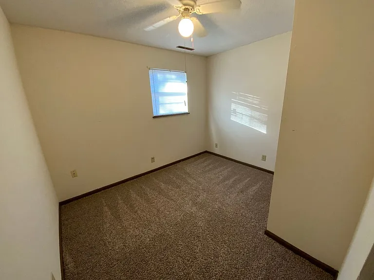 560 N East Park Ln — Photo 46