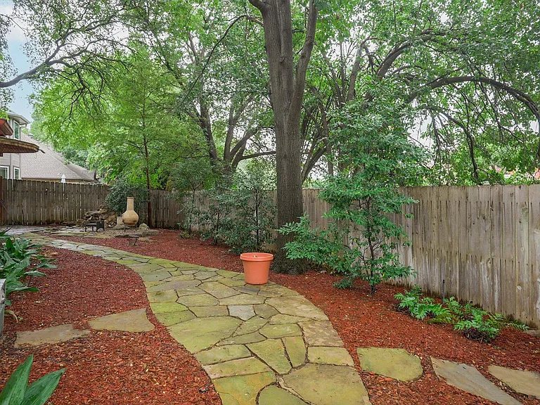 1717 Parkwood Dr — Photo 31