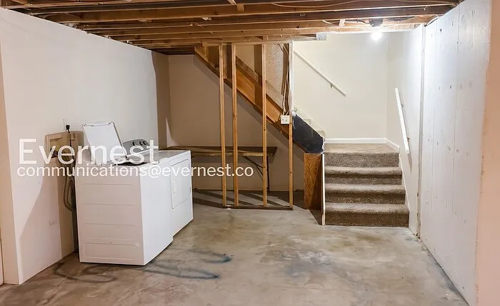 1527 Stuart St — Photo 18