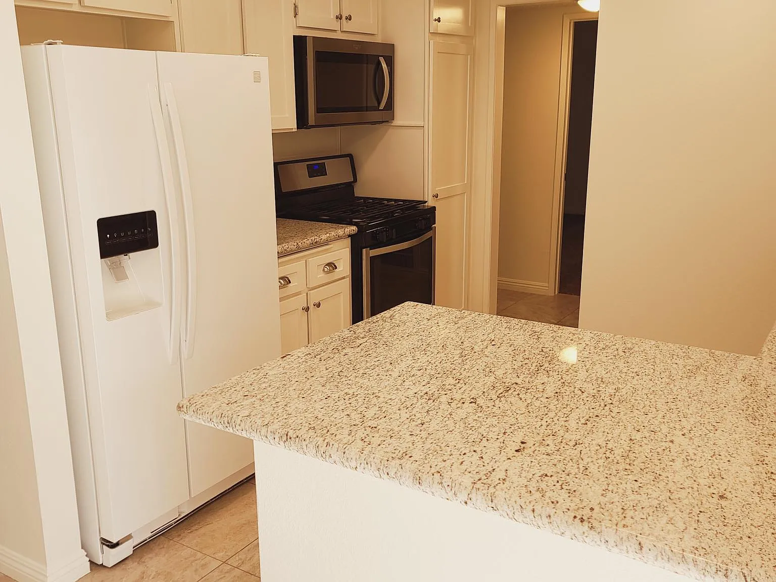 2 bed, 1228 sqft, $2,400 — Photo 2