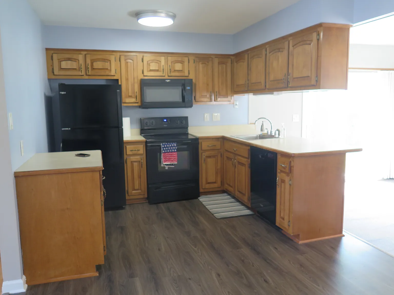 3 bed, 1.5 bath, 1363 sqft, $2,300 — Photo 3