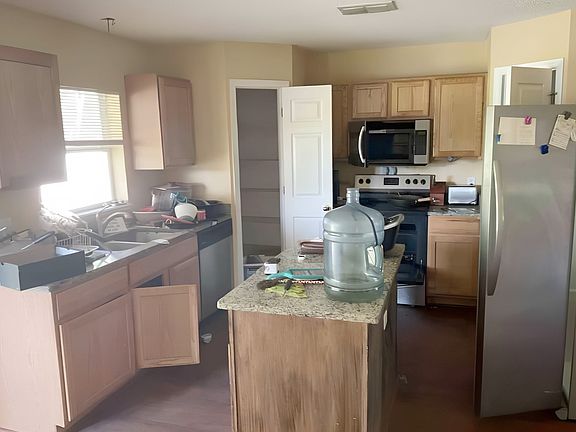 3rd image of 692 Largo Ln