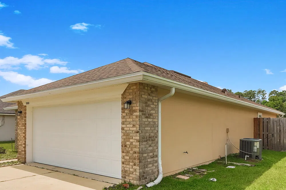 3 bed, 2.0 bath, 1480 sqft, $1,920 — Photo 4