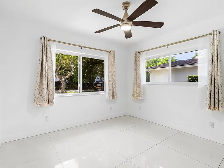 7800 SW 57th Ct — Photo 24
