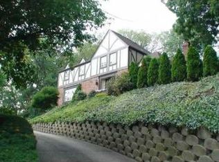 2 Revere Rd, Carnegie, PA 15106