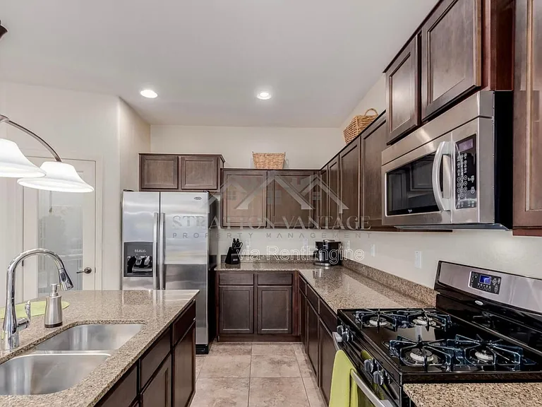 4467 E Remington Dr — Photo 8