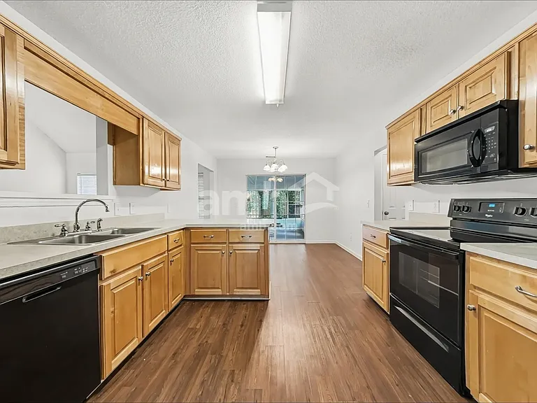 62 Golden Gate Dr — Photo 3