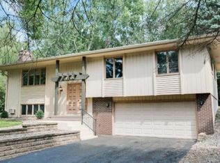 18204 Ginavale Ln, Eden Prairie, MN 55346