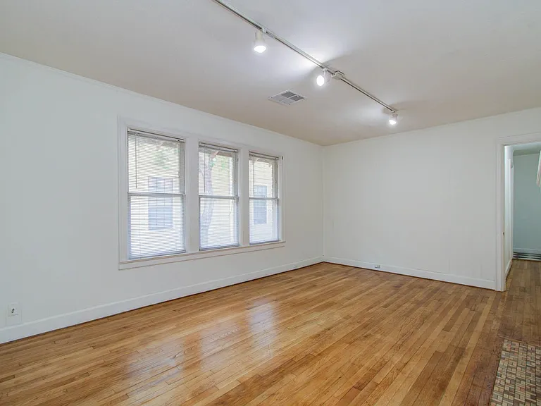 1428 Wentworth St #1 — Photo 10