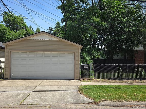 5th image of 903 E 3rd St