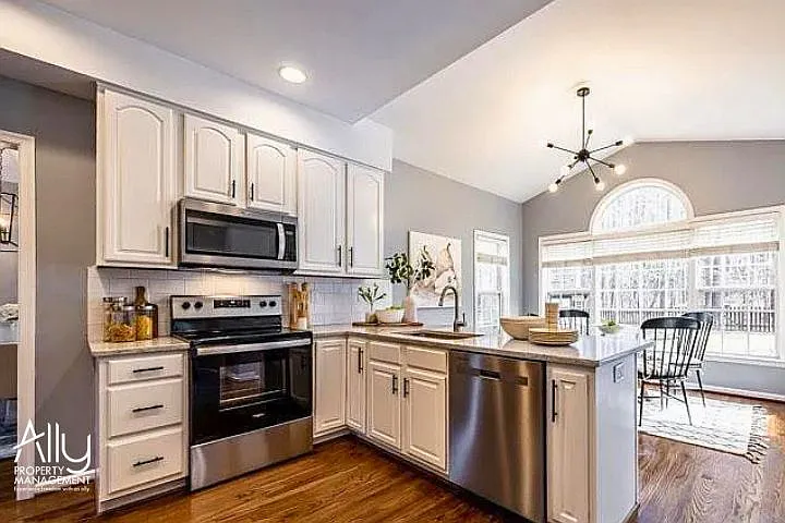 170 W Rosewood Dr — Photo 11