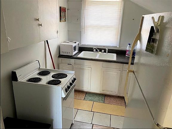 4th image of 2545 Palmetto Ave