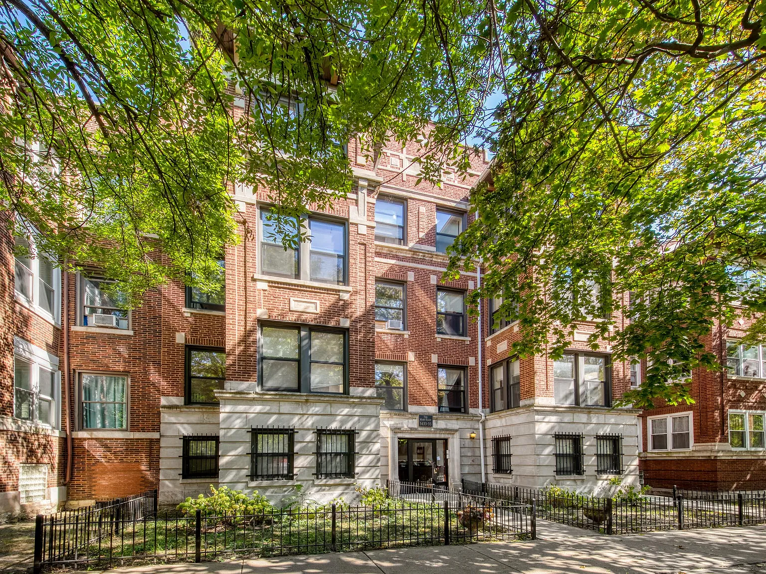 3 bed, 2000 sqft, $1,800 — Photo 1
