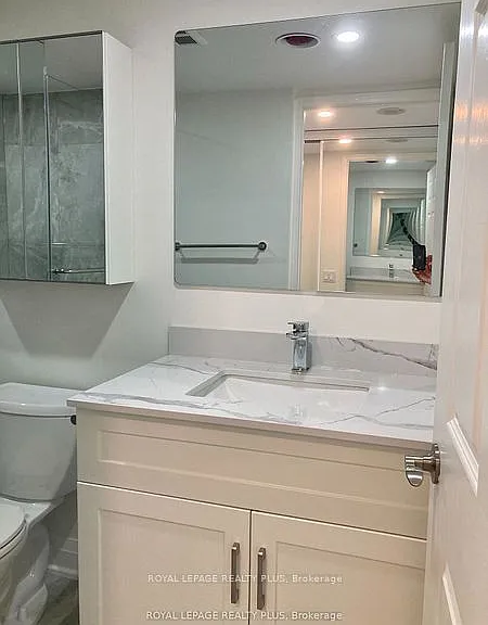 5 Emerald Ln #Penthouse 409 — Photo 12