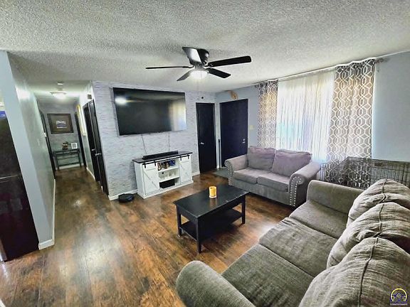 3rd image of 3112 SE Michigan Ave