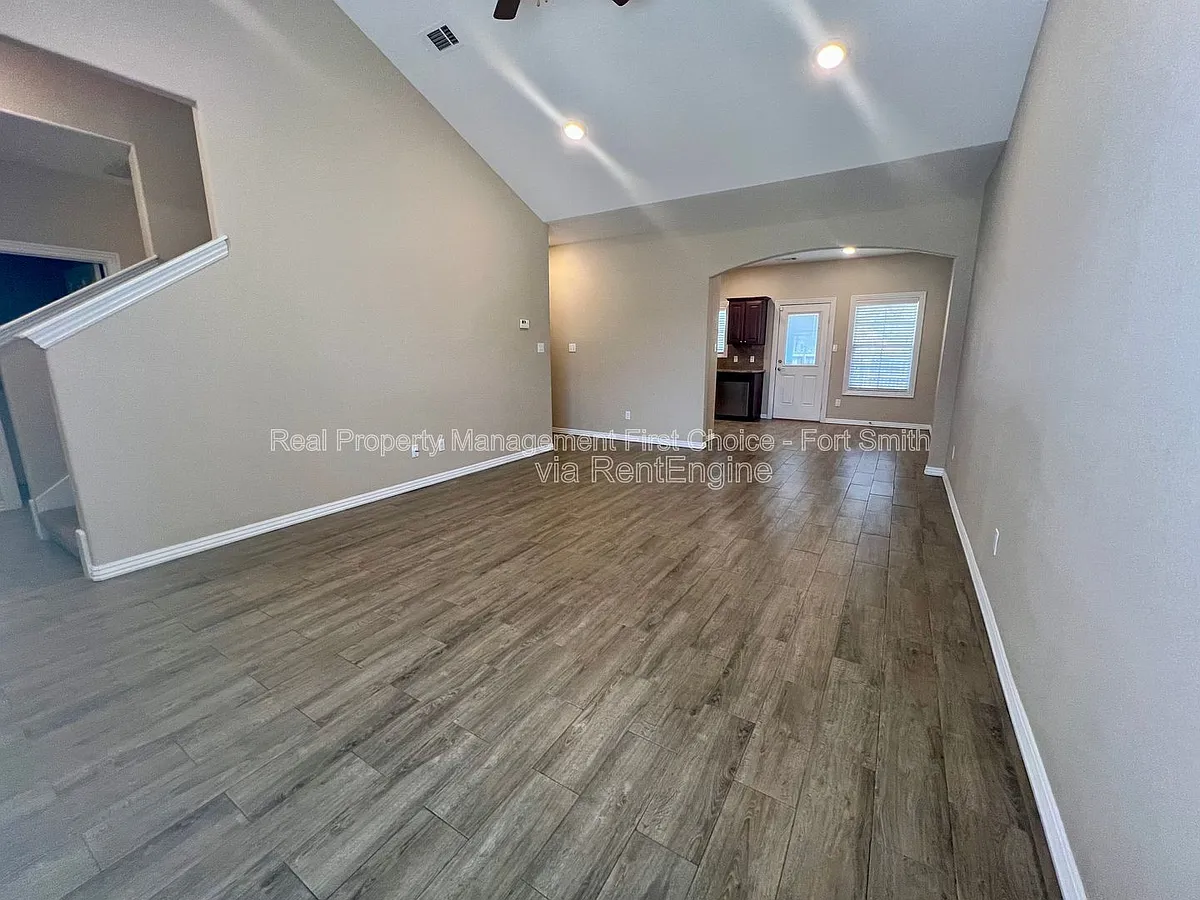 Building Photo - 9905 Landry Dr
