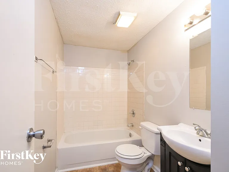 9026 Kasteel Way — Photo 7