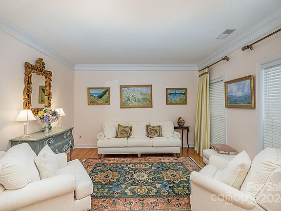4th image of 6634 Heath Glen Dr