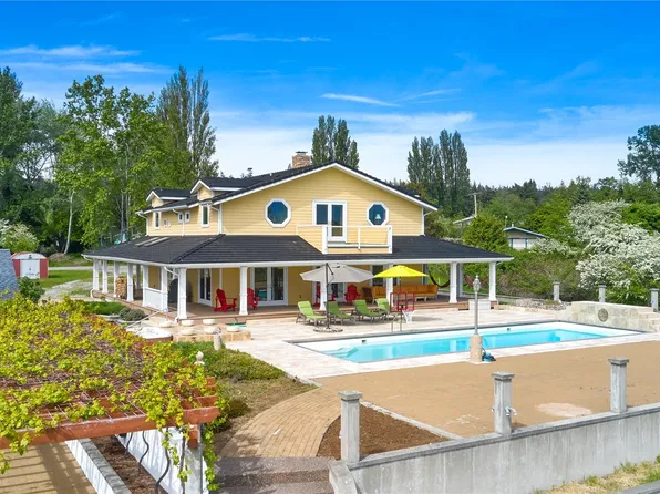 1785 Meadow Avenue, Point Roberts, WA 98281