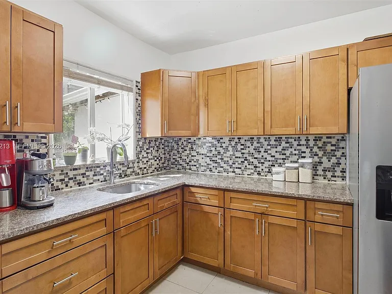 104 SW 40th Ave — Photo 8