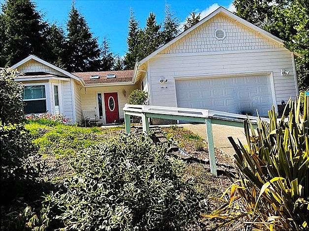 1st image of 760 SW Dolores Dr