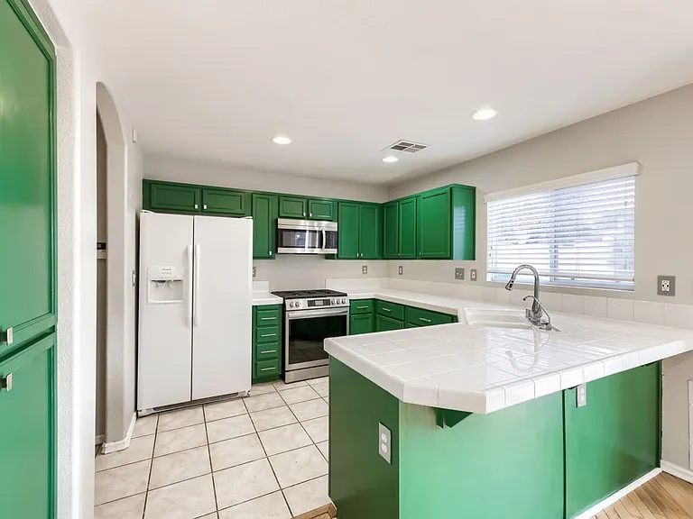 950 Sweeping Vine Ave — Photo 9
