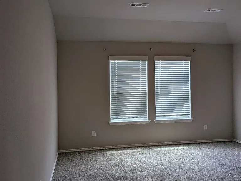 512 Comanche Dr — Photo 10