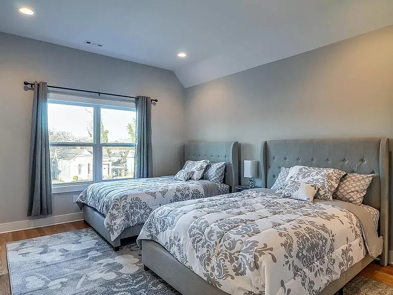 1411B Arthur Ave — Photo 26