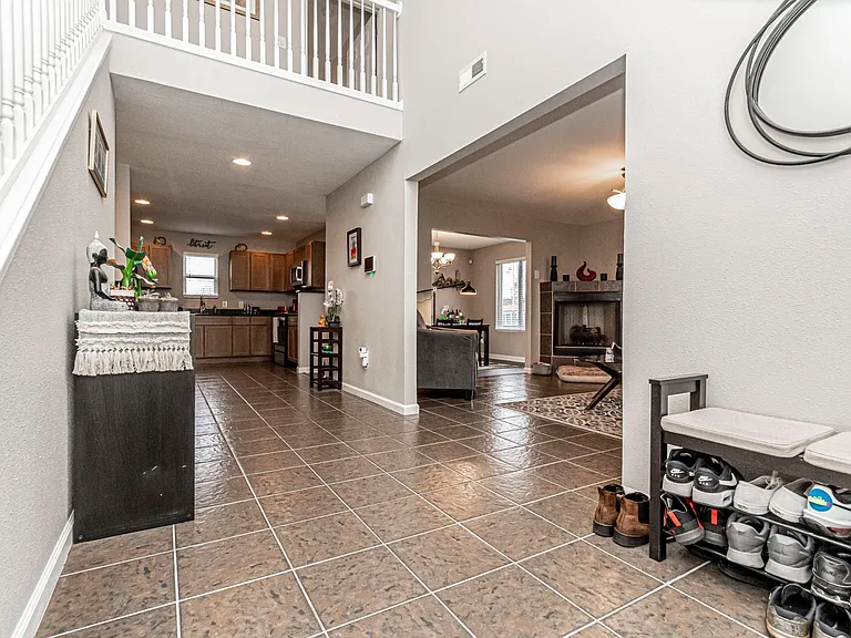 601 Seitz Ct — Photo 2