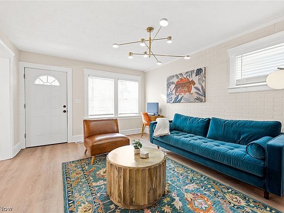 3rd image of 15401 Macauley Ave