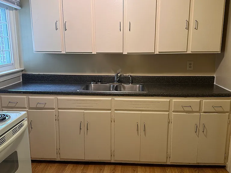 198 Kimberly Ave #7 — Photo 8