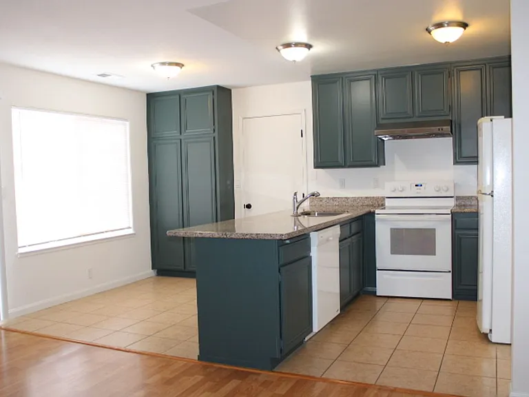 2152 Bluejay Cir — Photo 3