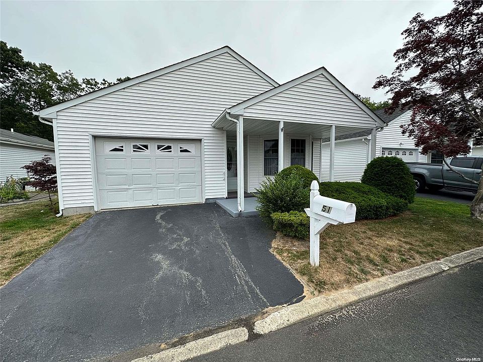 1st image of 51 Village Circle #51