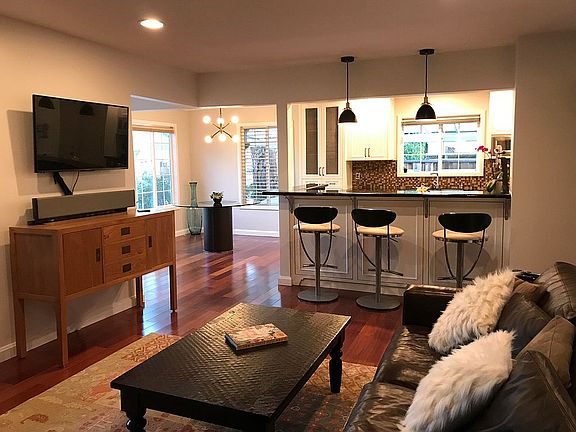 2nd image of 950 Iris St