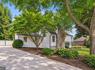 290 Saddle Lake Dr, Roswell, GA 30076