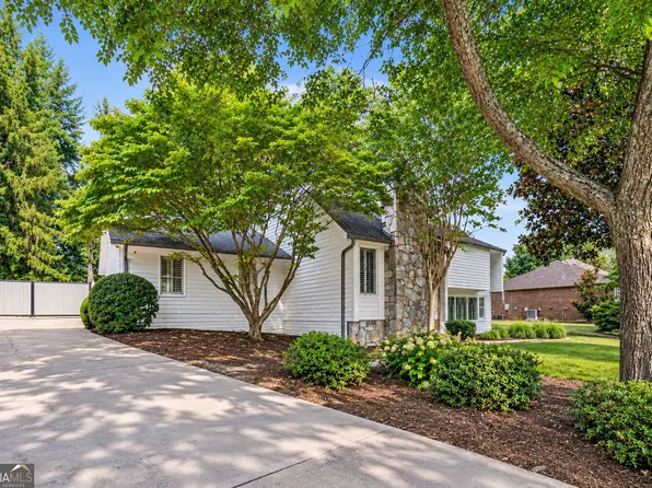 290 Saddle Lake Dr, Roswell, GA 30076