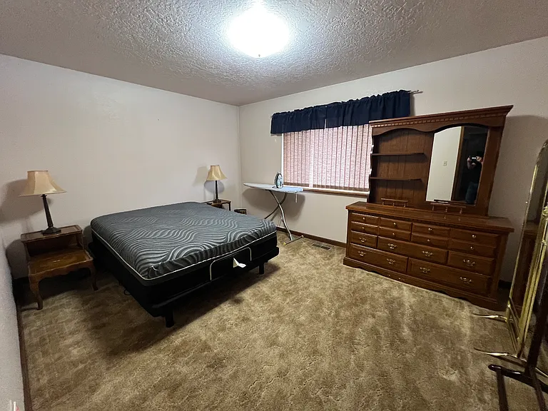 909 W Firwood St — Photo 5